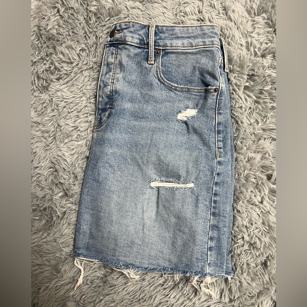 Stylish Light-Wash Denim Skirt - Picture 8 of 16